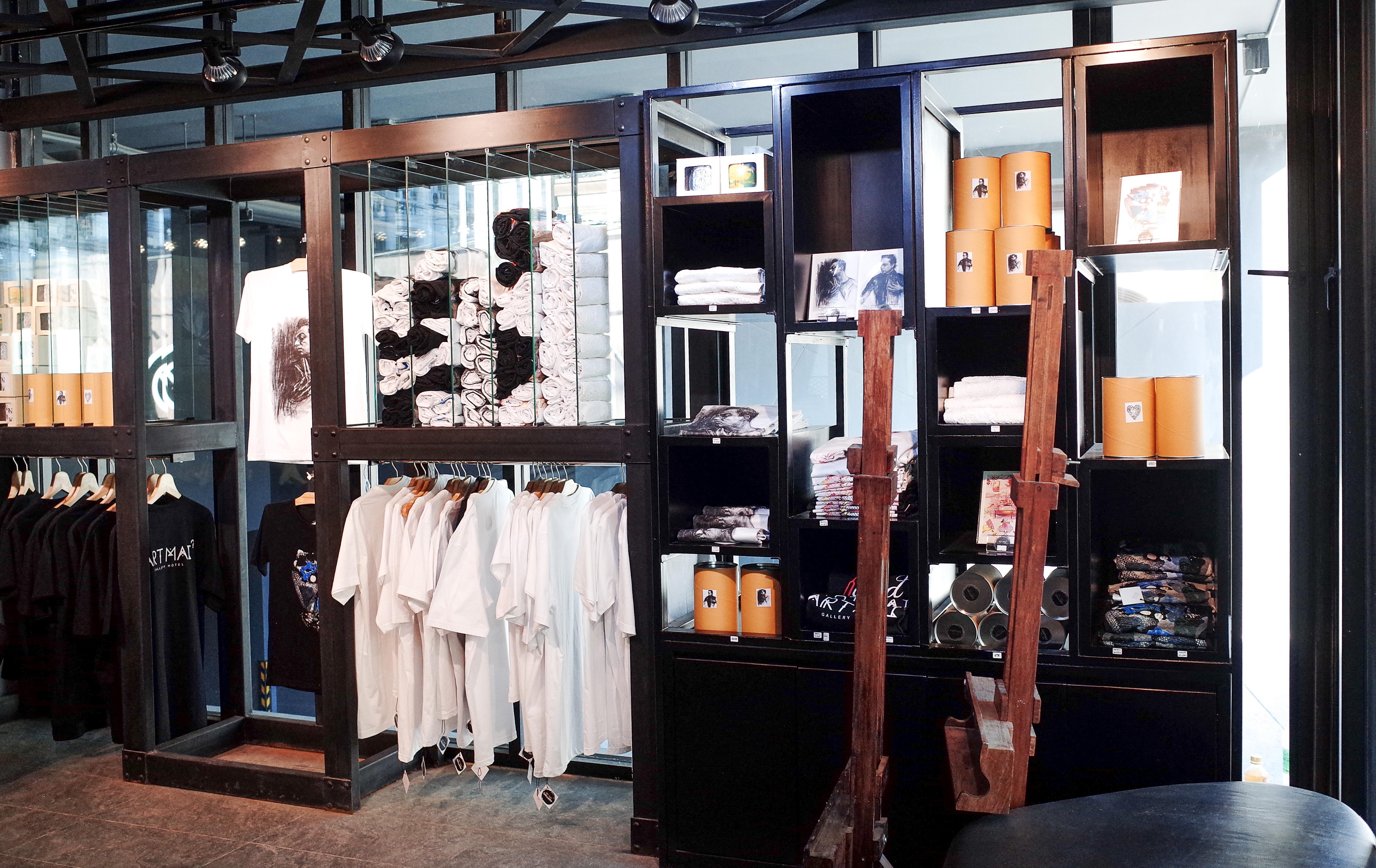 Art Mai Gallery Nimman Hotel Chiang Mai Zewnętrze zdjęcie The gift shop at the Chengdu Research Base of Giant Panda Breeding