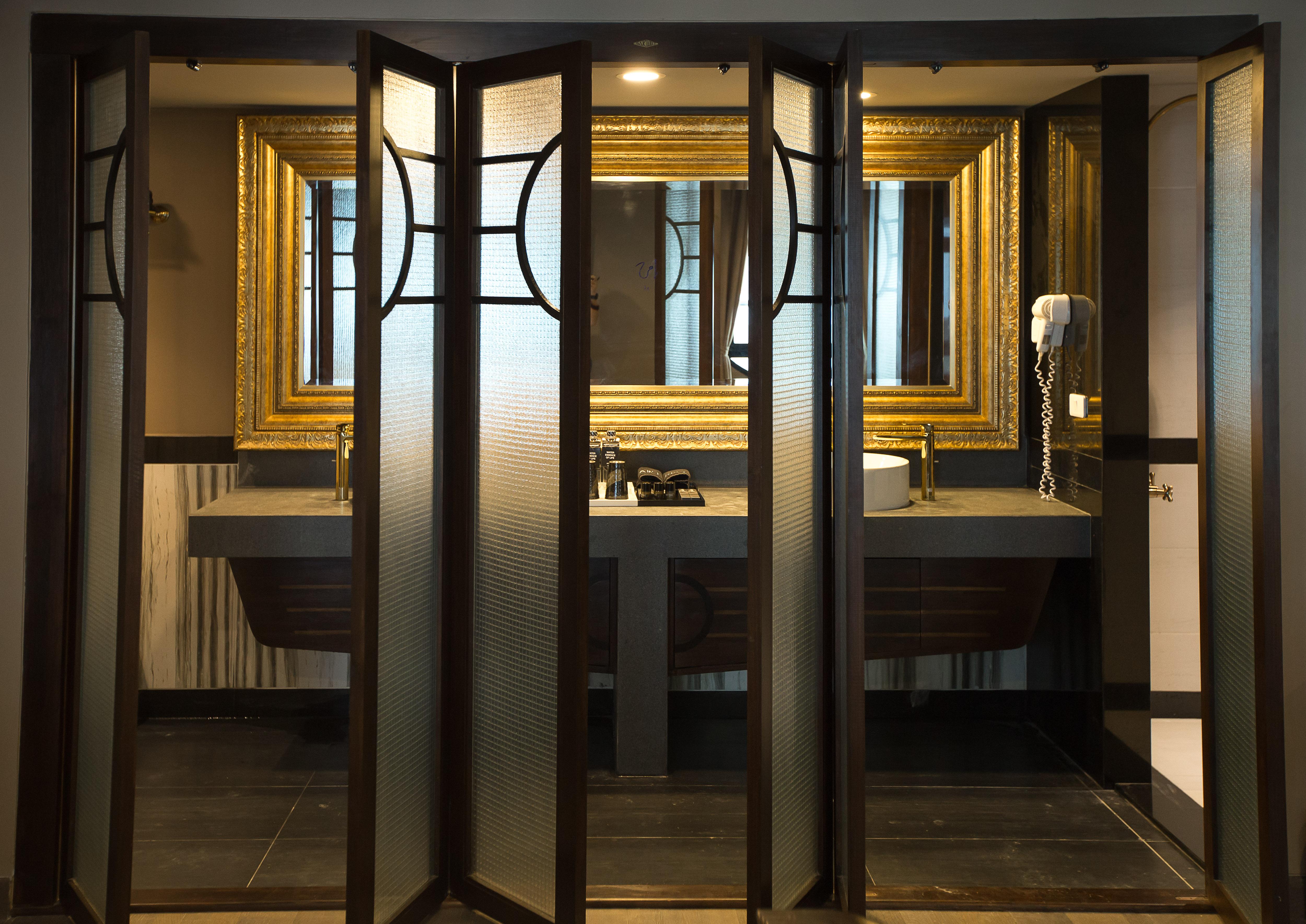 Art Mai Gallery Nimman Hotel Chiang Mai Zewnętrze zdjęcie Bathroom