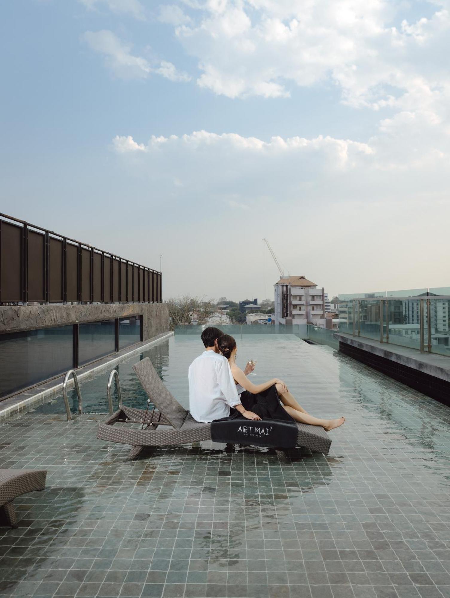Art Mai Gallery Nimman Hotel Chiang Mai Zewnętrze zdjęcie Rooftop pool at the hotel