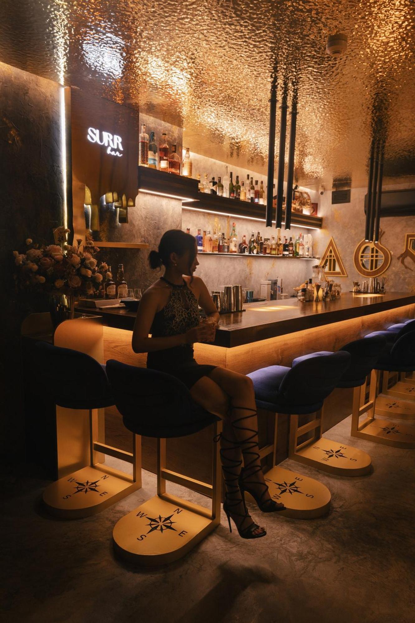 Art Mai Gallery Nimman Hotel Chiang Mai Zewnętrze zdjęcie The bar at the London Edition